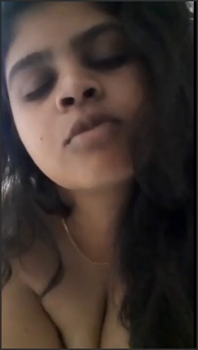 Girl Showing Her BigBoobs Video