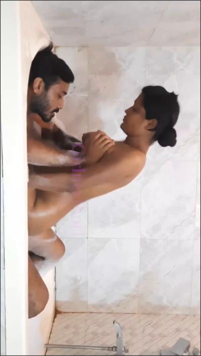 7 Minutes Awesome Bathtub Chudai Video